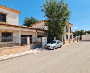 Vista exterior de Casa o xalet en venda en La Villa de Don Fadrique amb Terrassa