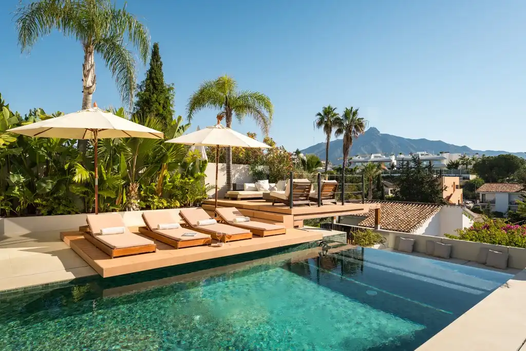 Chalet con piscina en venta en Nueva Andalucía, imagen 3