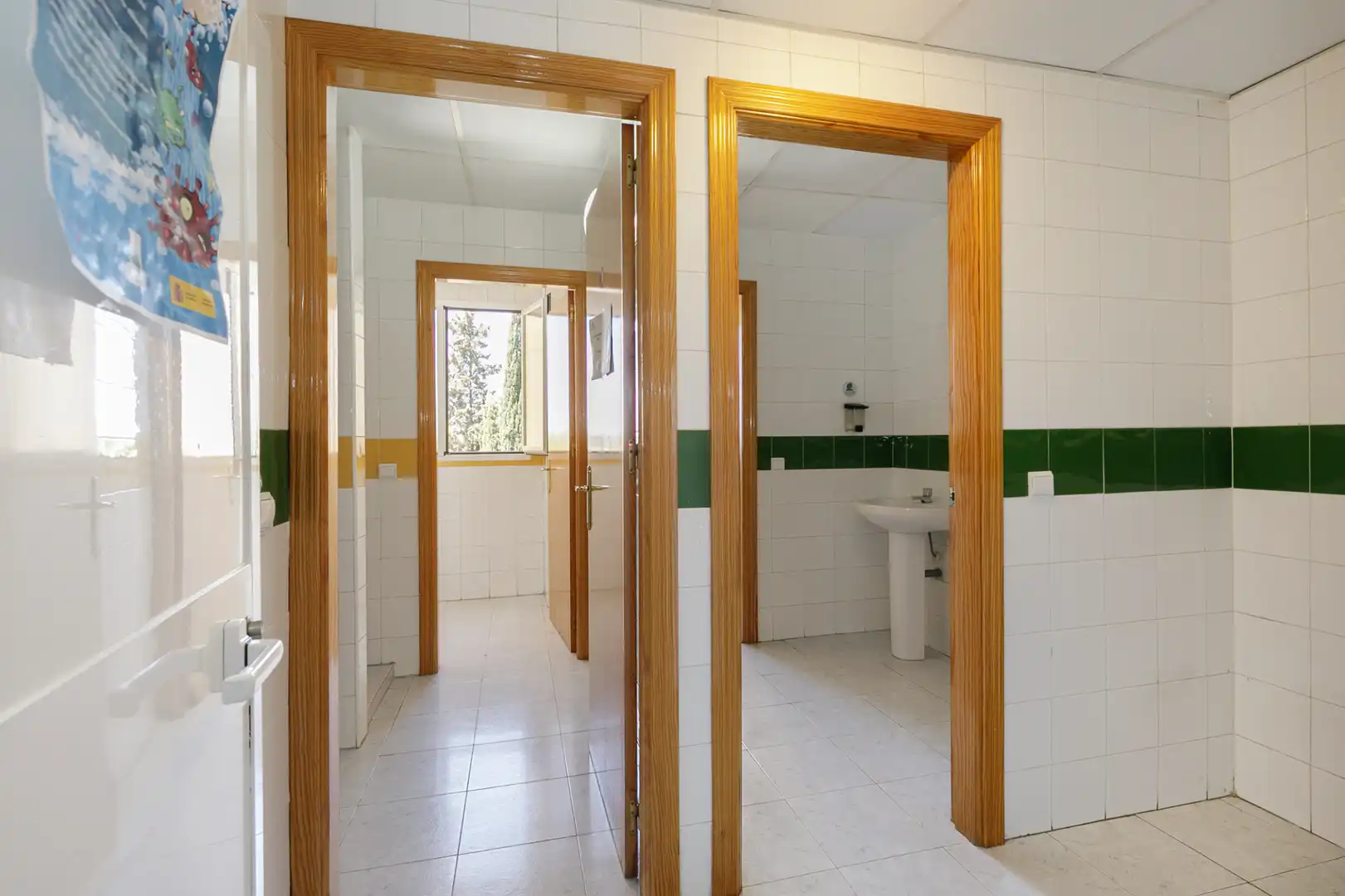 Bany de Edifici en venda en Granada amb Alarma