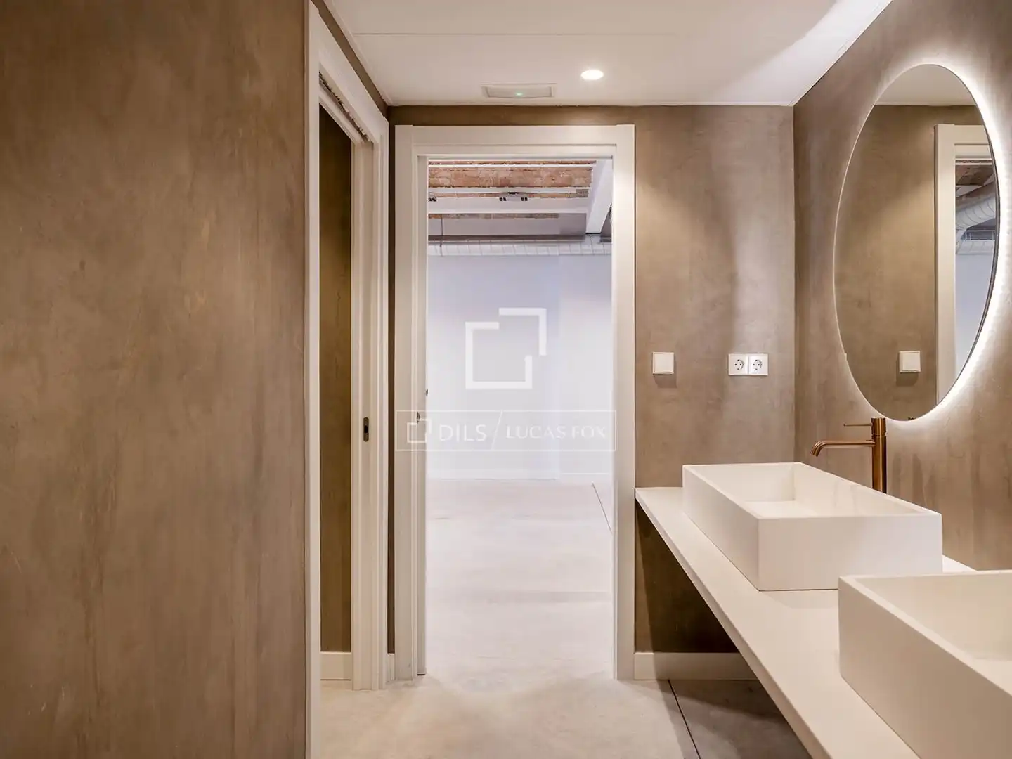 Badezimmer von Loft zum Verkauf in Barcelona mit Klimaanlage und Heizung