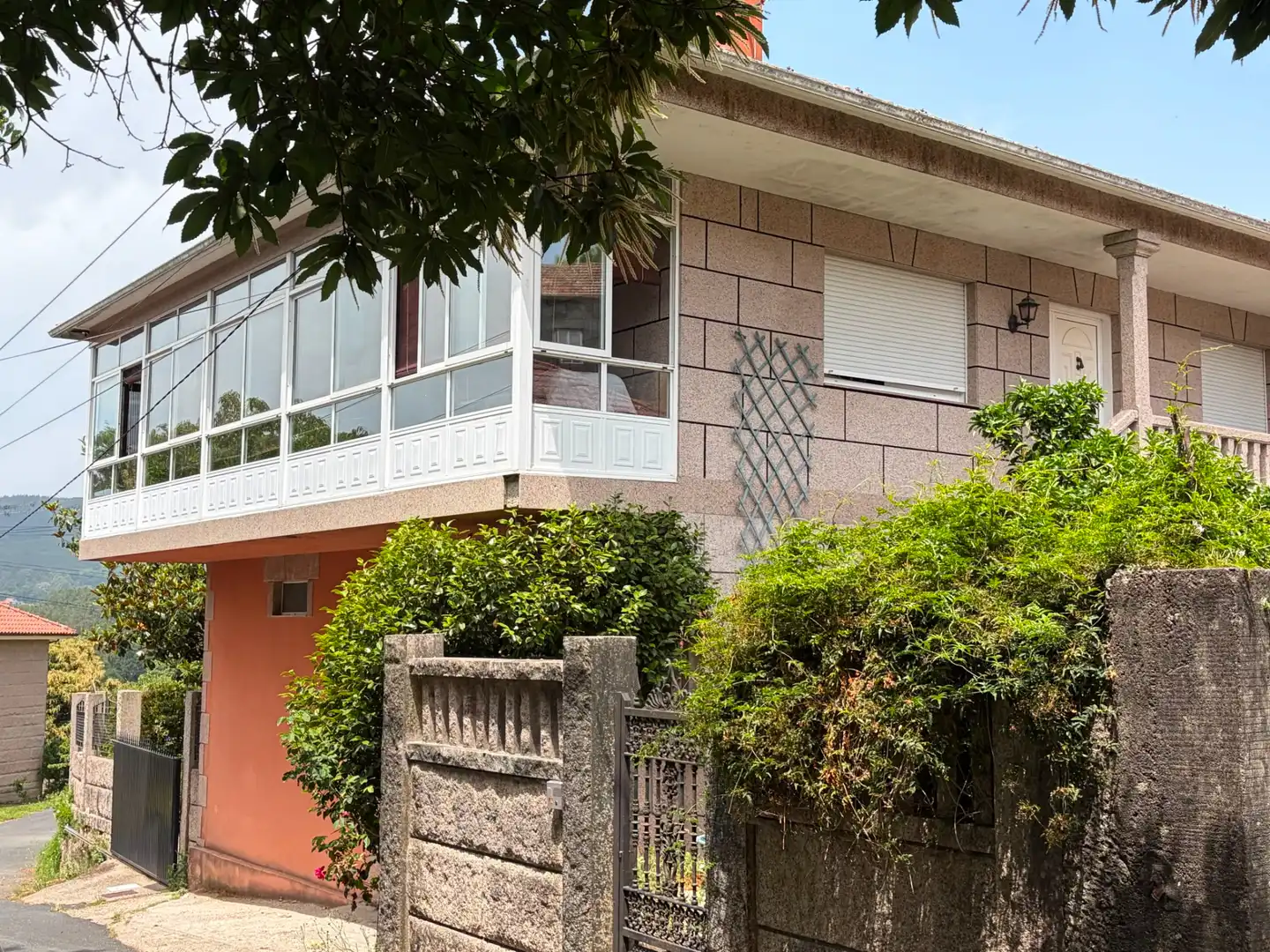 Vista exterior de Casa o xalet en venda en A Cañiza   amb Calefacció, Jardí privat i Parquet