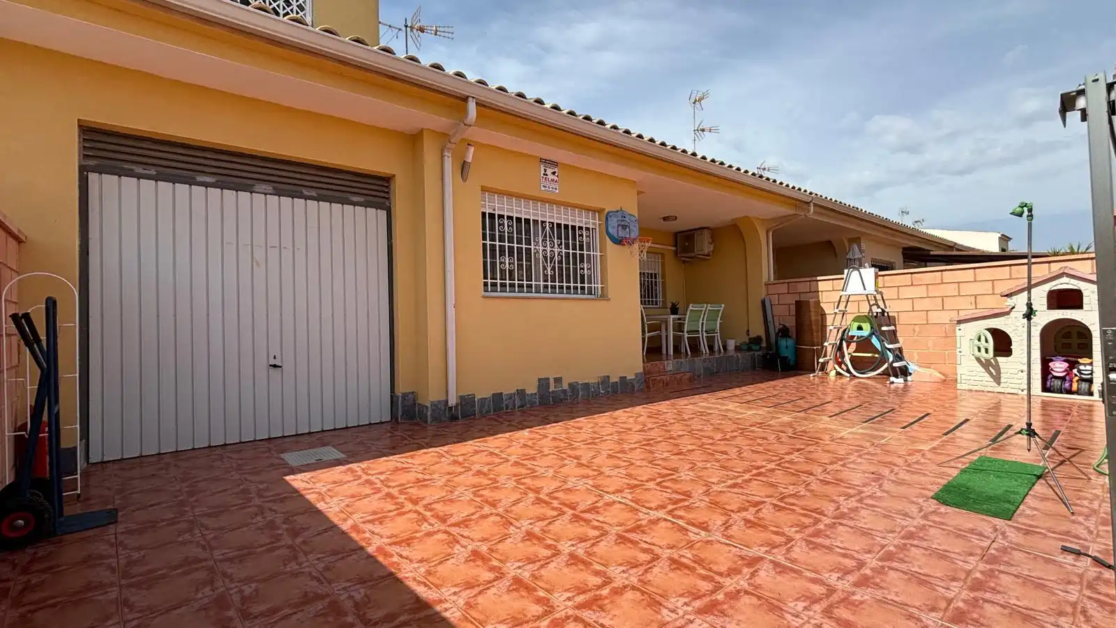 Exterior view of Detached homes for sale in Cartagena  with Air Conditioner, Heating and Private garden
