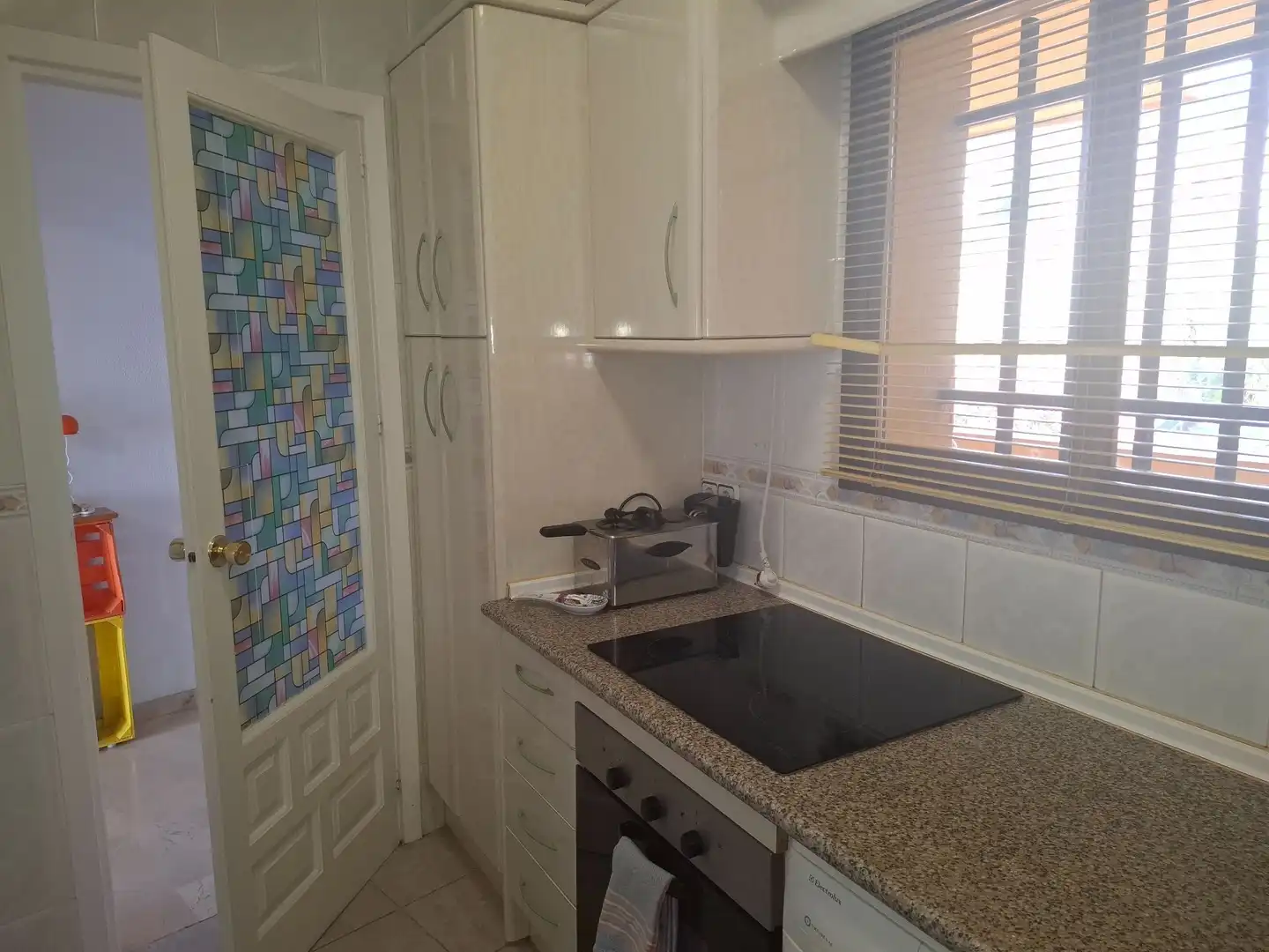 Cocina de Apartamento de alquiler en Benalmádena con Terraza, Amueblado y Piscina comunitaria