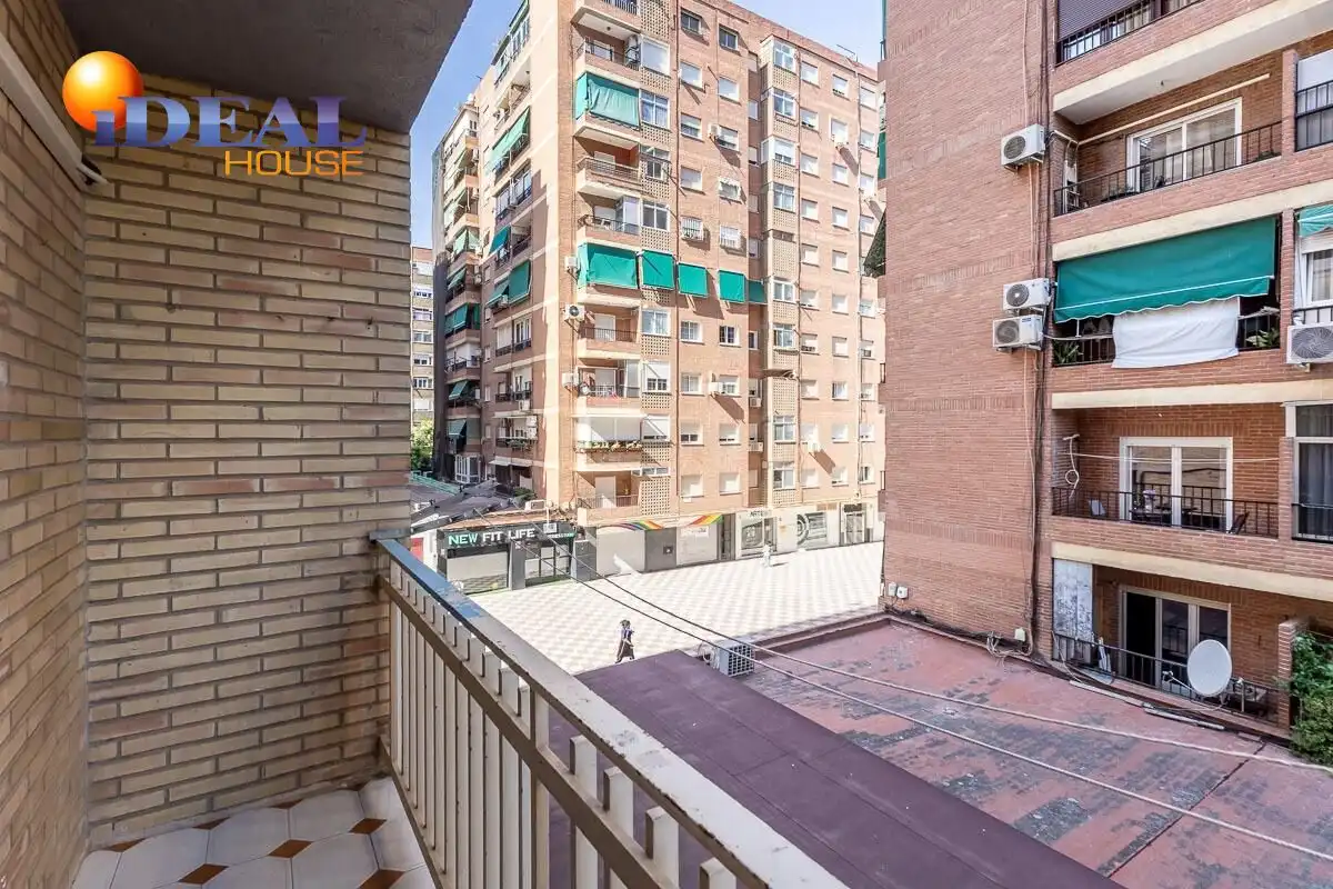 Piso con ascensor en venta en Zaidín, imagen 2
