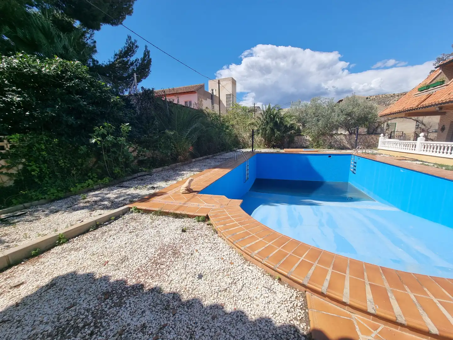 Piscina de Terreno industrial en venta en Almería