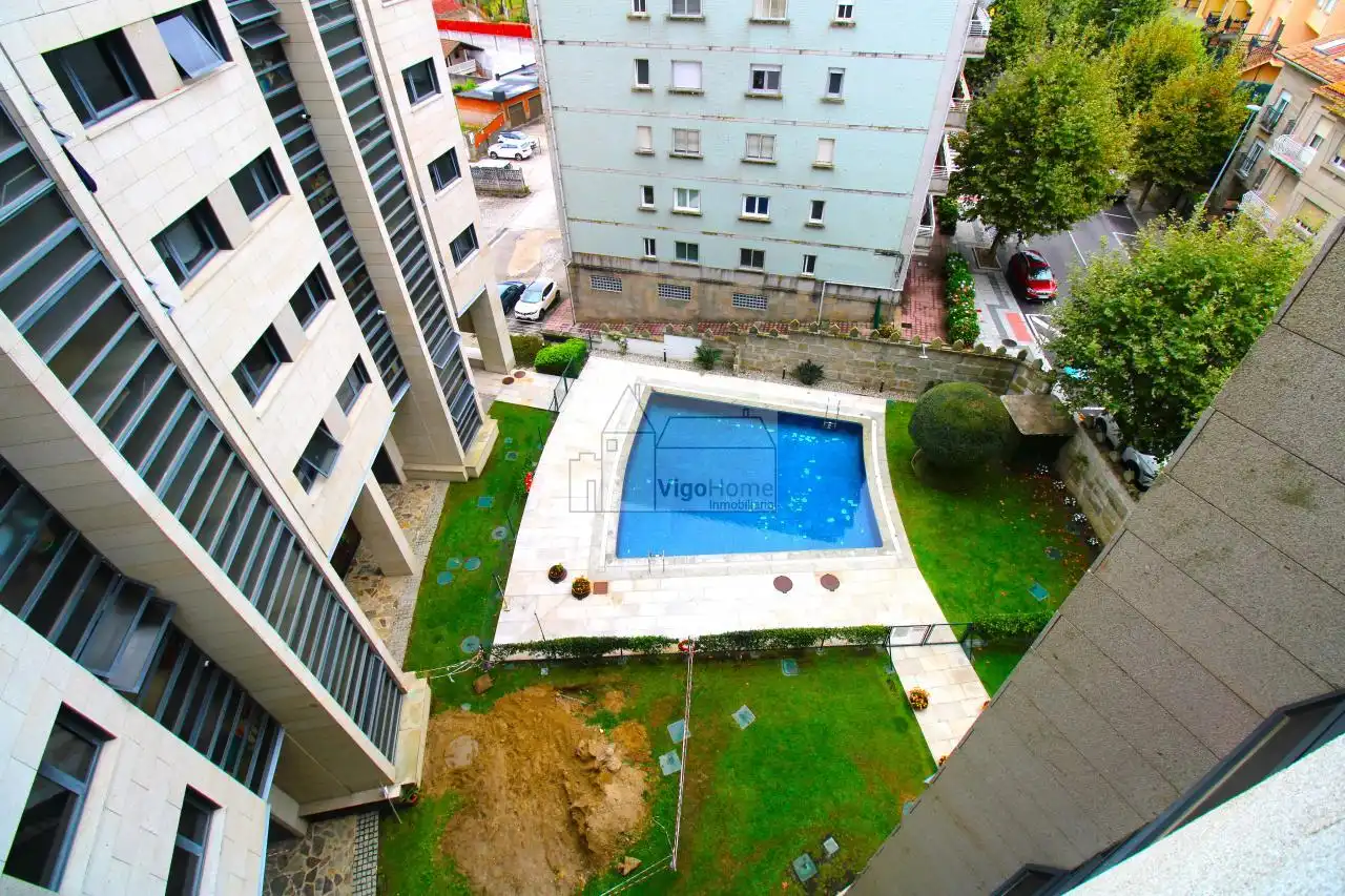 Swimming pool of Flat for rent in Vigo   with Heating, Swimming Pool and Furnished