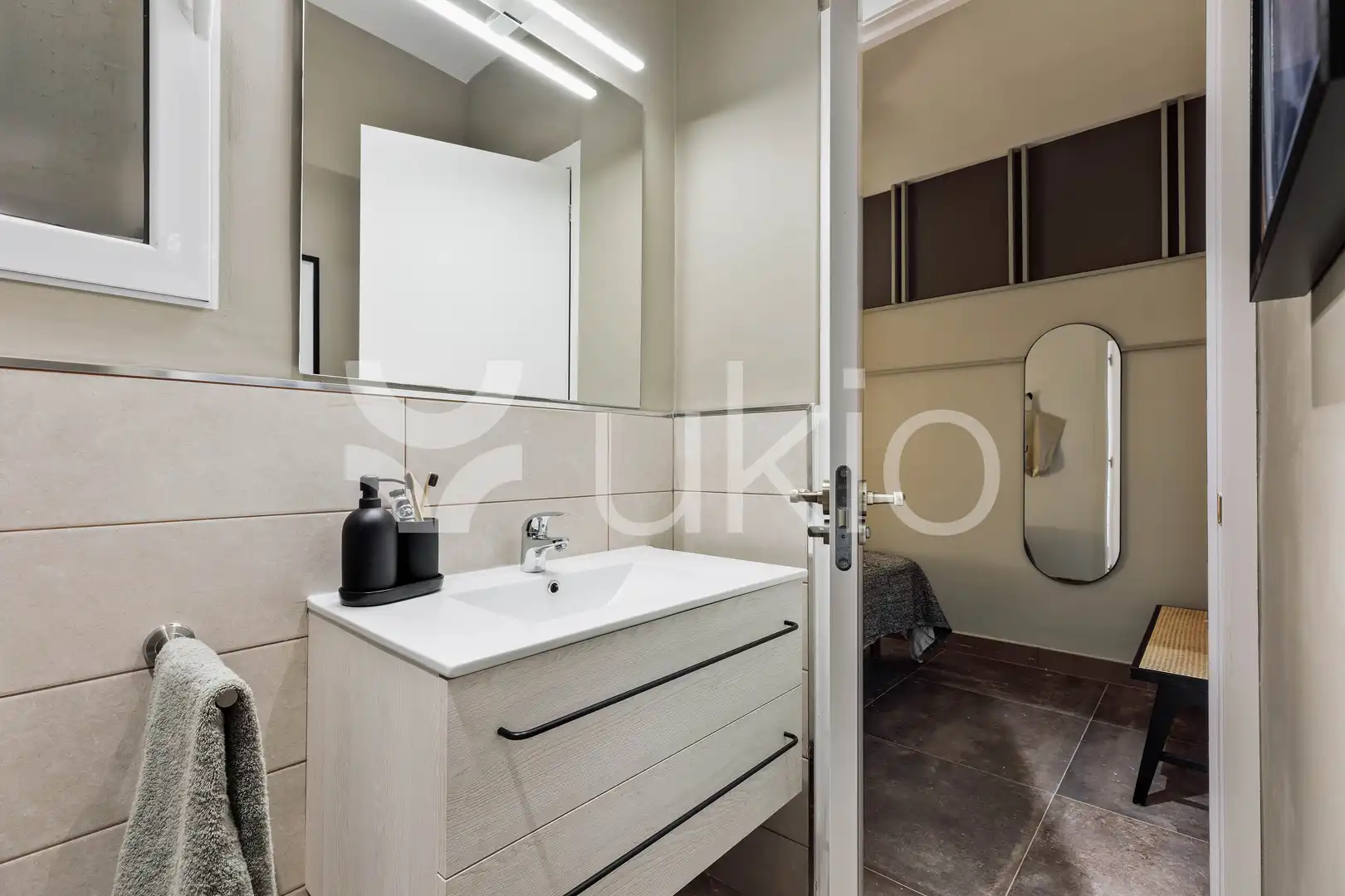 Baño de Apartamento de alquiler en Barcelona con Aire acondicionado, Calefacción y Amueblado
