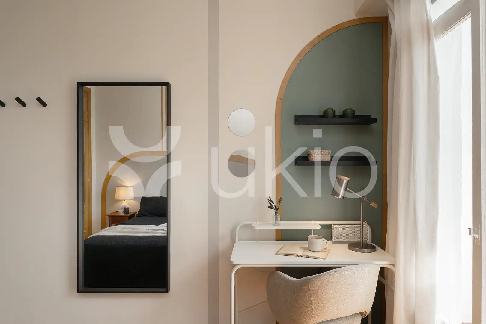 Dormitori de Apartament de lloguer en Madrid amb Aire condicionat, Calefacció i Moblat