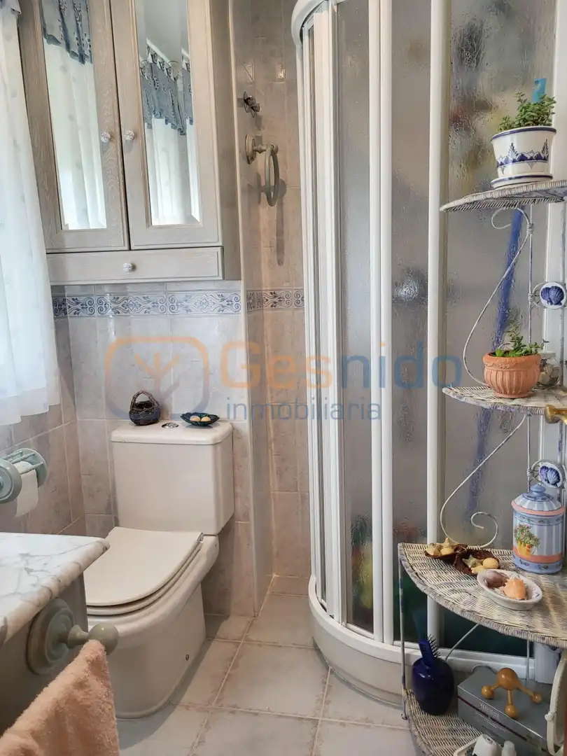 Baño de Casa adosada en venta en Segovia con Calefacción, Parquet y Trastero