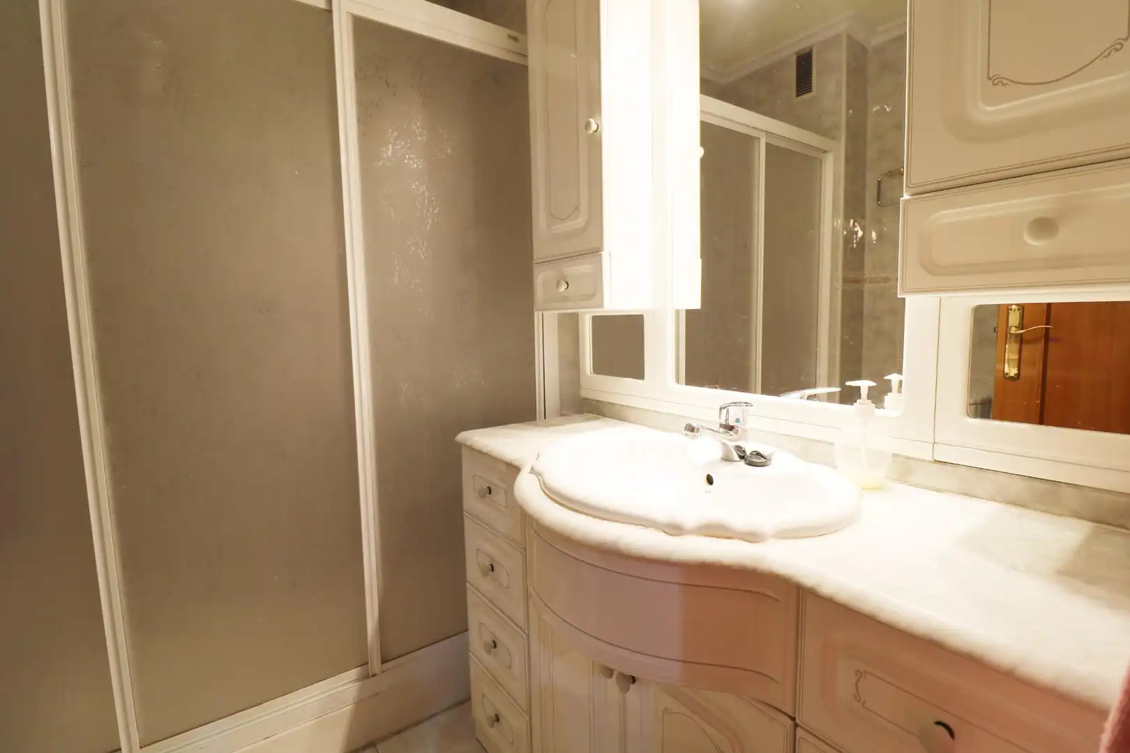 Bathroom of Flat for sale in Elche / Elx  with Air Conditioner, Storage room and Balcony