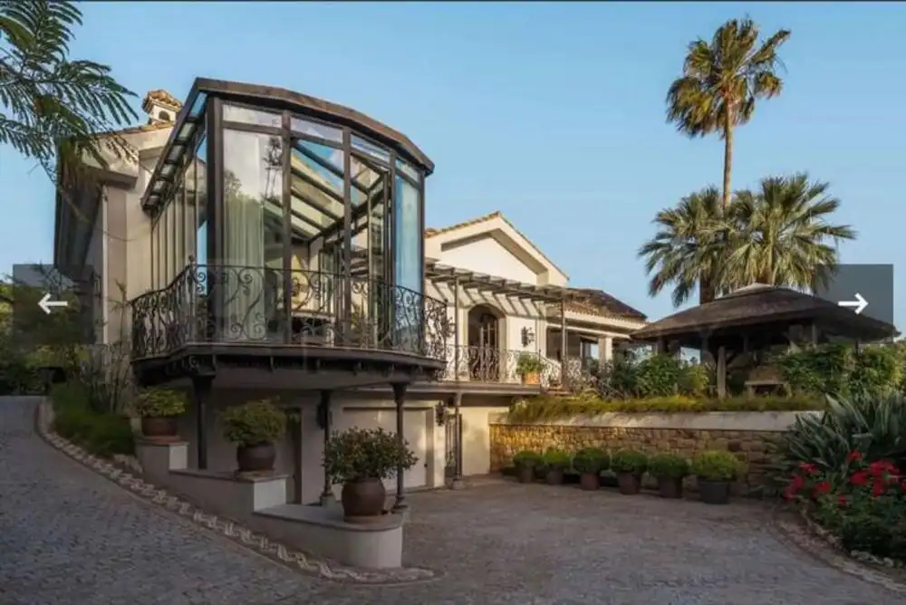 Vista exterior de Casa o xalet de lloguer en Benahavís amb Aire condicionat, Jardí privat i Terrassa