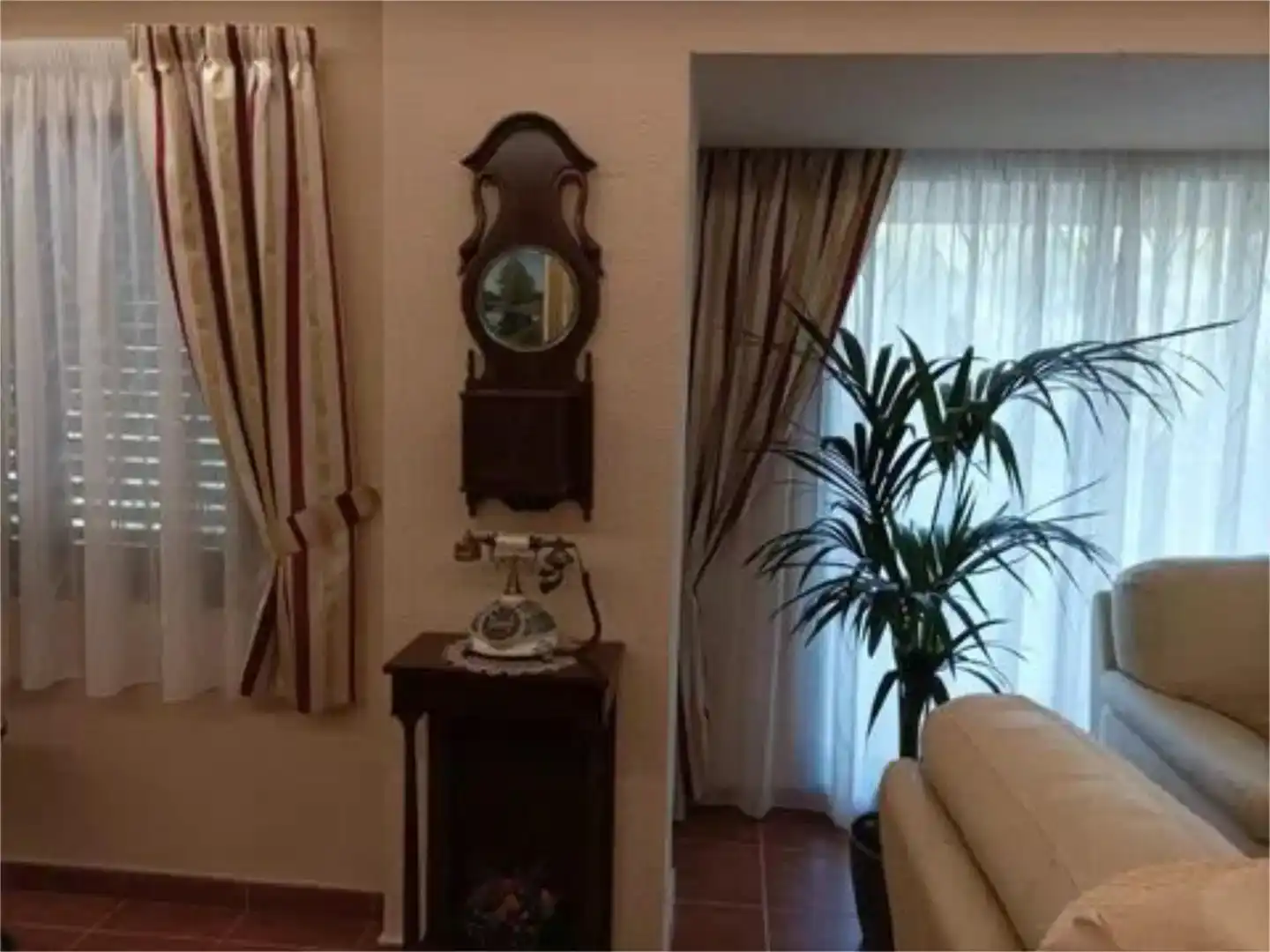 Houses for sale in Gilet  with Air Conditioner, Private garden and Storage room
