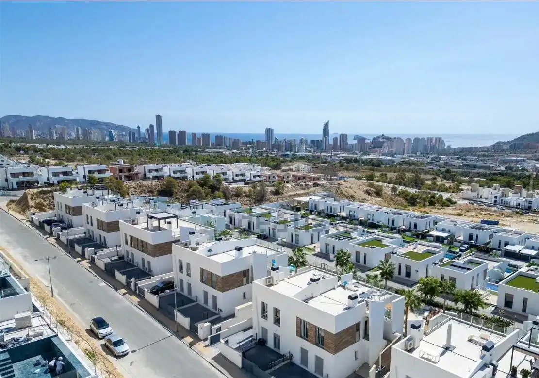 Vista exterior de Dúplex en venta en Finestrat con Aire acondicionado, Calefacción y Piscina