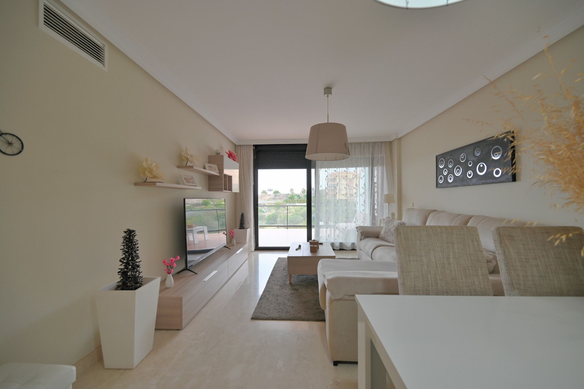 Sala d'estar de Apartament en venda en Mijas amb Aire condicionat, Terrassa i Piscina