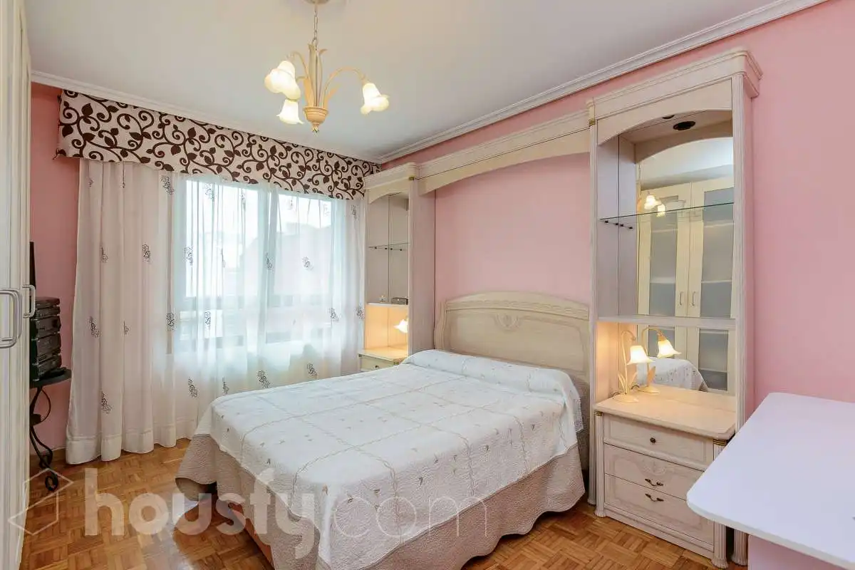 Flat for sale in Calle Mieres, Sama
