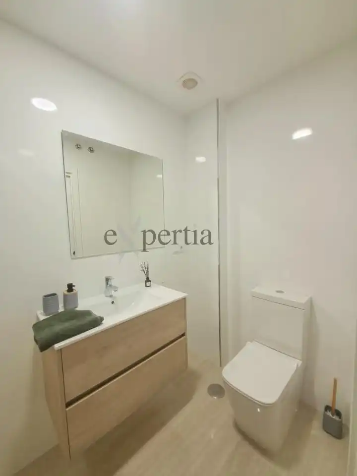 Baño de Piso de alquiler en A Pobra do Caramiñal con Calefacción y Amueblado