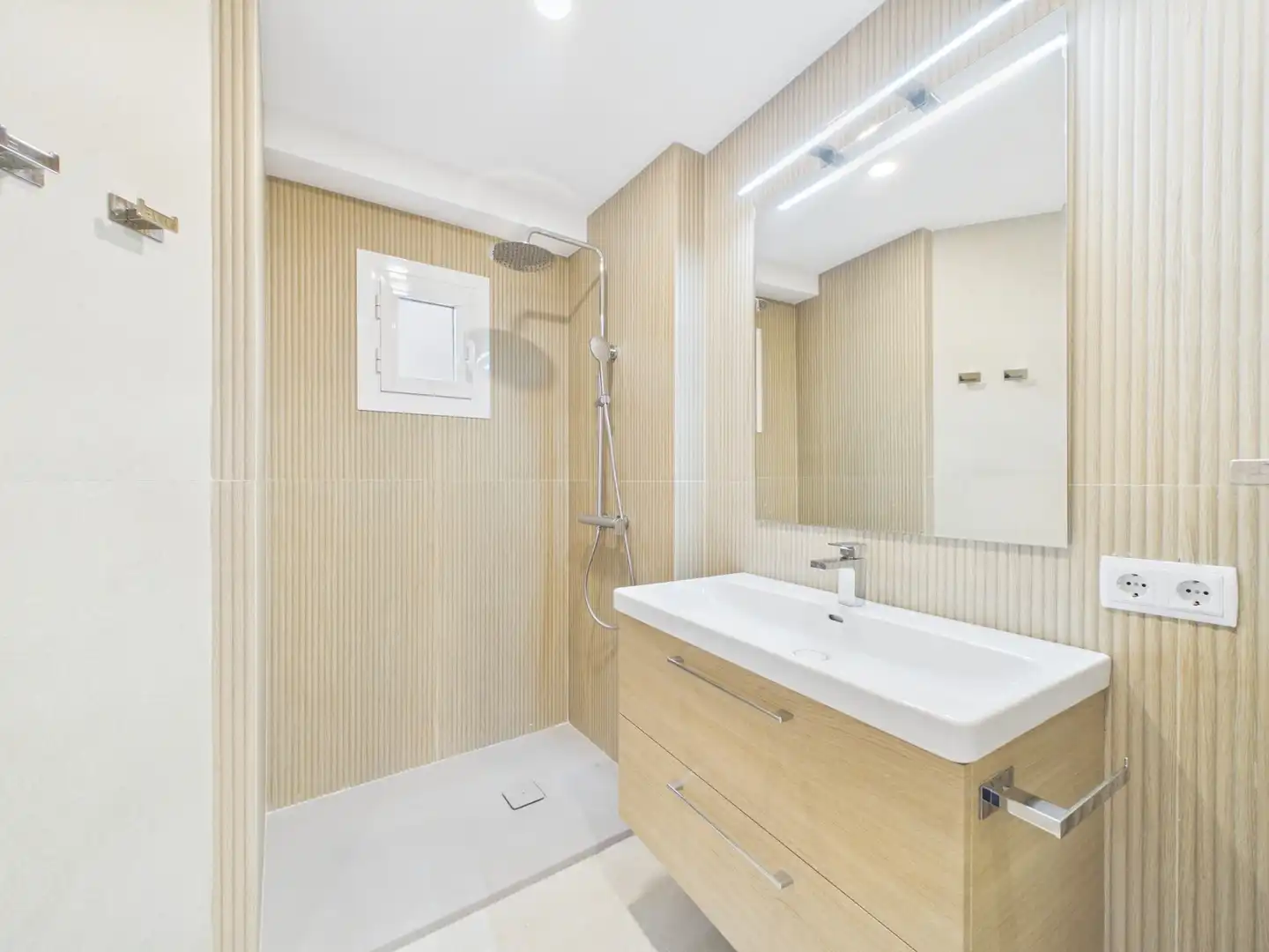 Bany de Apartament de lloguer en  Palma de Mallorca amb Aire condicionat i Moblat