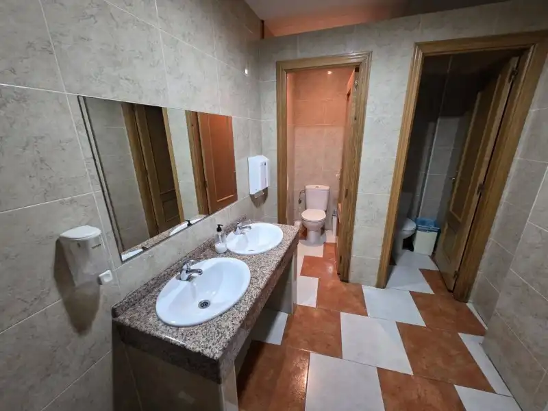 Baño de Casa o chalet en venta en Valdeobispo con Terraza y Piscina
