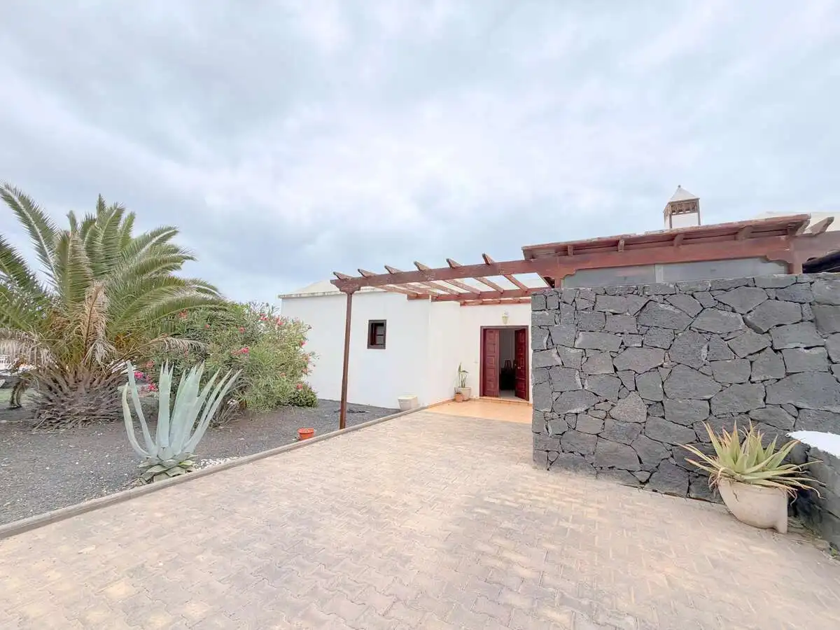 Vista exterior de Casa o chalet en venta en Yaiza con Jardín privado, Terraza y Amueblado