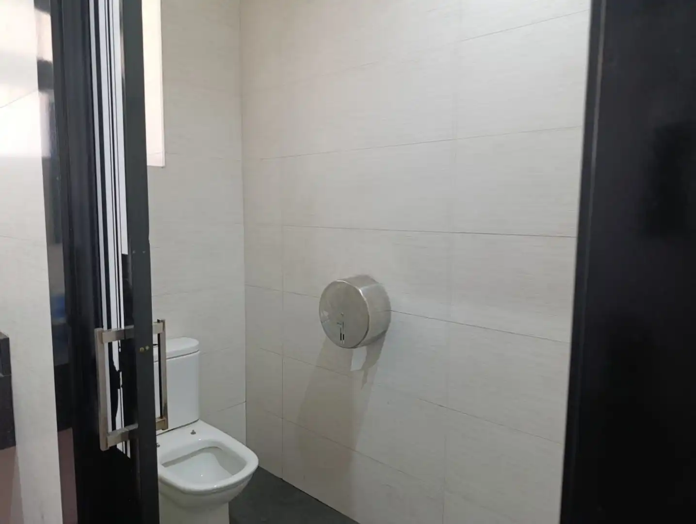 Bany de Local en venda en Bilbao  amb Aire condicionat