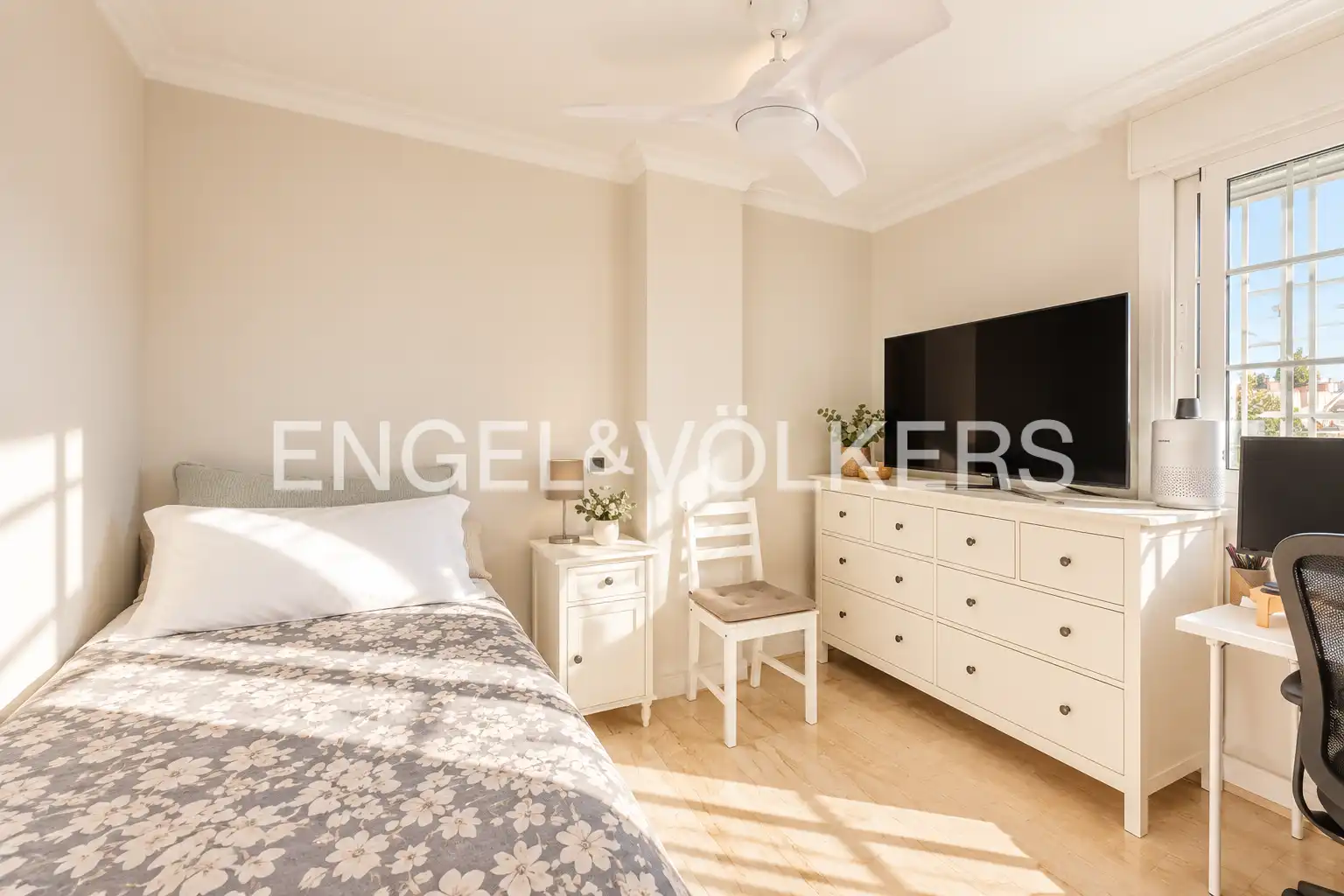 Bedroom of Attic for sale in Madrid  with Air Conditioner, Heating and Private garden