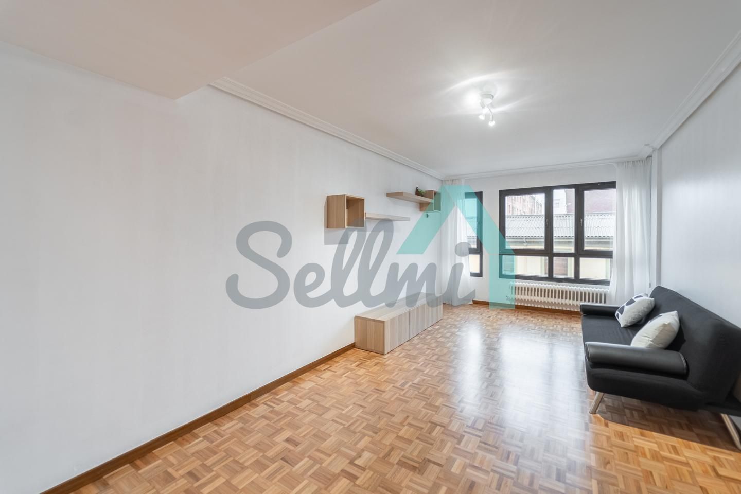 Living room of Flat to rent in Oviedo   with Heating, Parquet flooring and Terrace