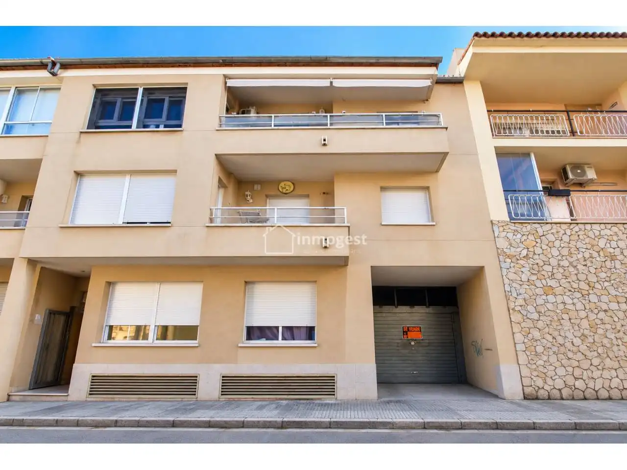 Exterior view of Garage for sale in Taialà - Germans Sabat