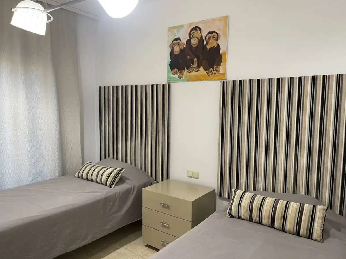 Dormitori de Apartament de lloguer en Estepona amb Aire condicionat, Terrassa i Moblat