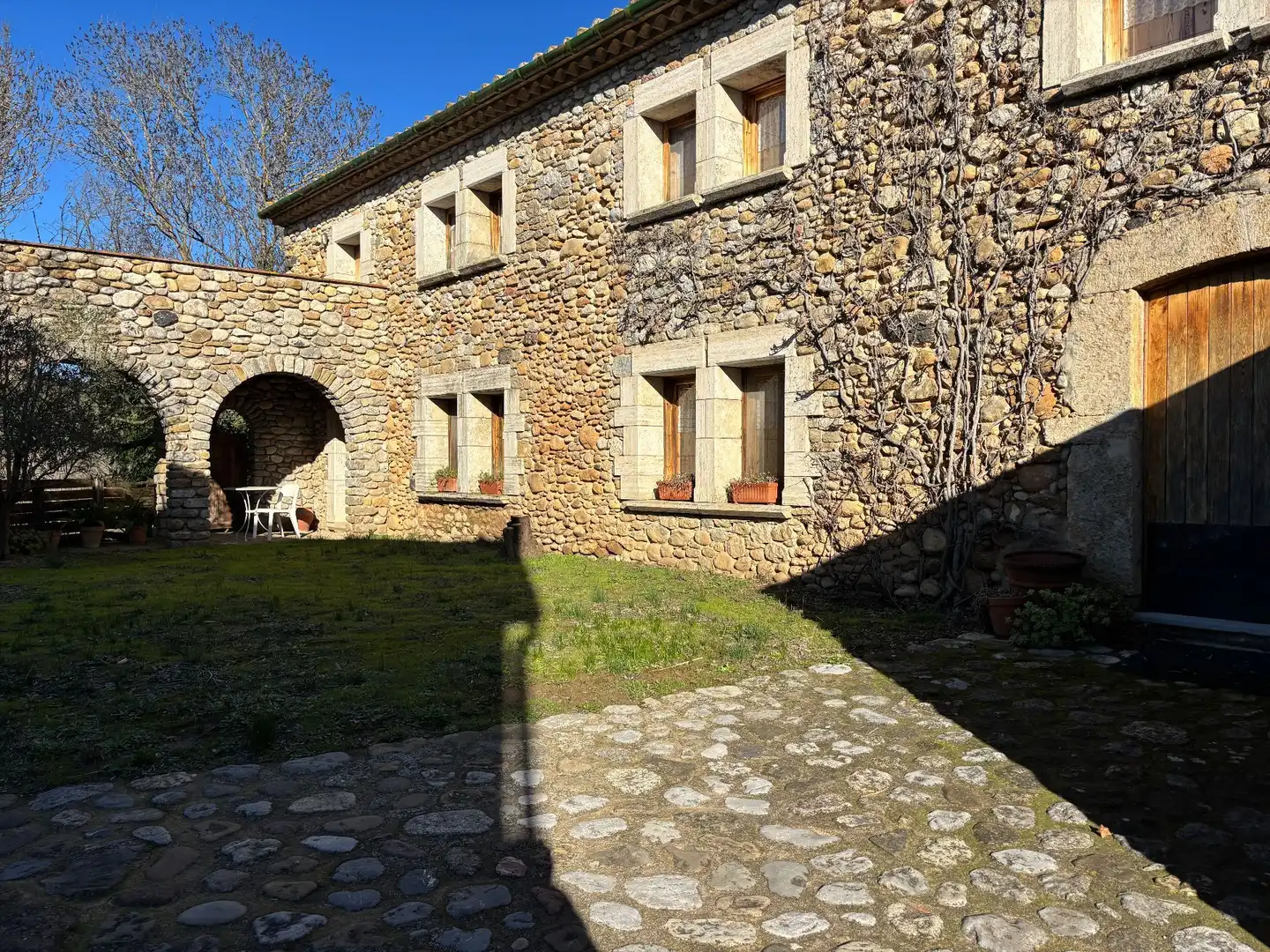 Vista exterior de Finca rústica en venda en Cabanelles amb Calefacció, Jardí privat i Terrassa