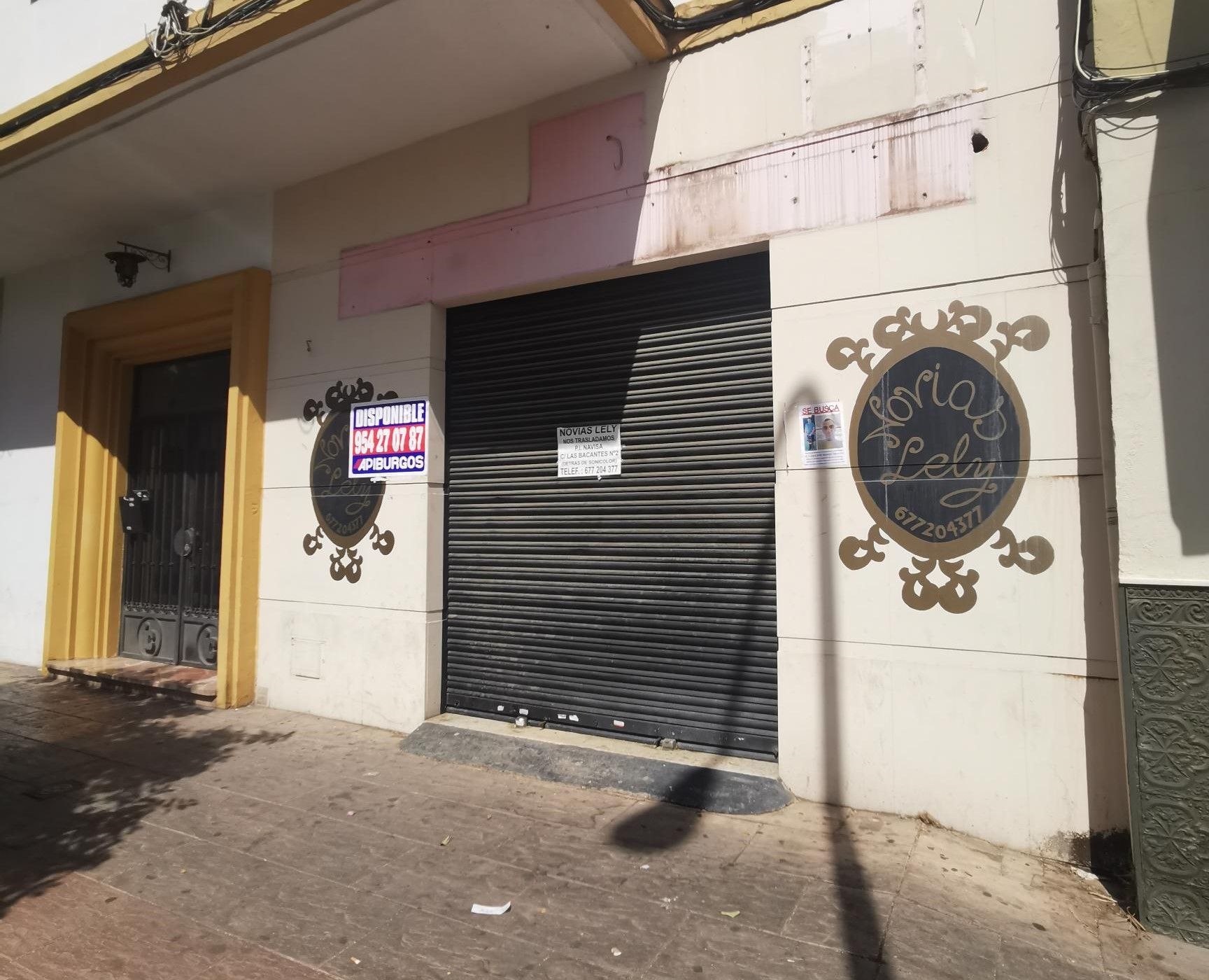 Premises for sale in  Sevilla Capital
