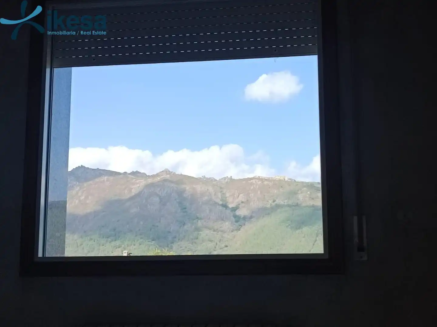 Vista exterior de Casa o xalet en venda en Entrimo amb Jardí privat