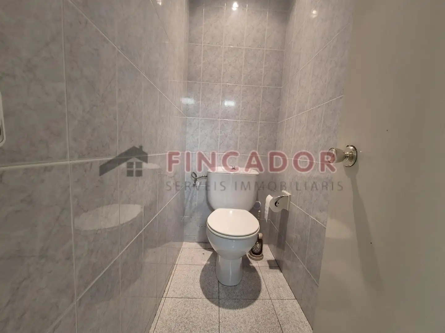 Baño de Local en venta en Barcelona con Aire acondicionado, Calefacción y Amueblado
