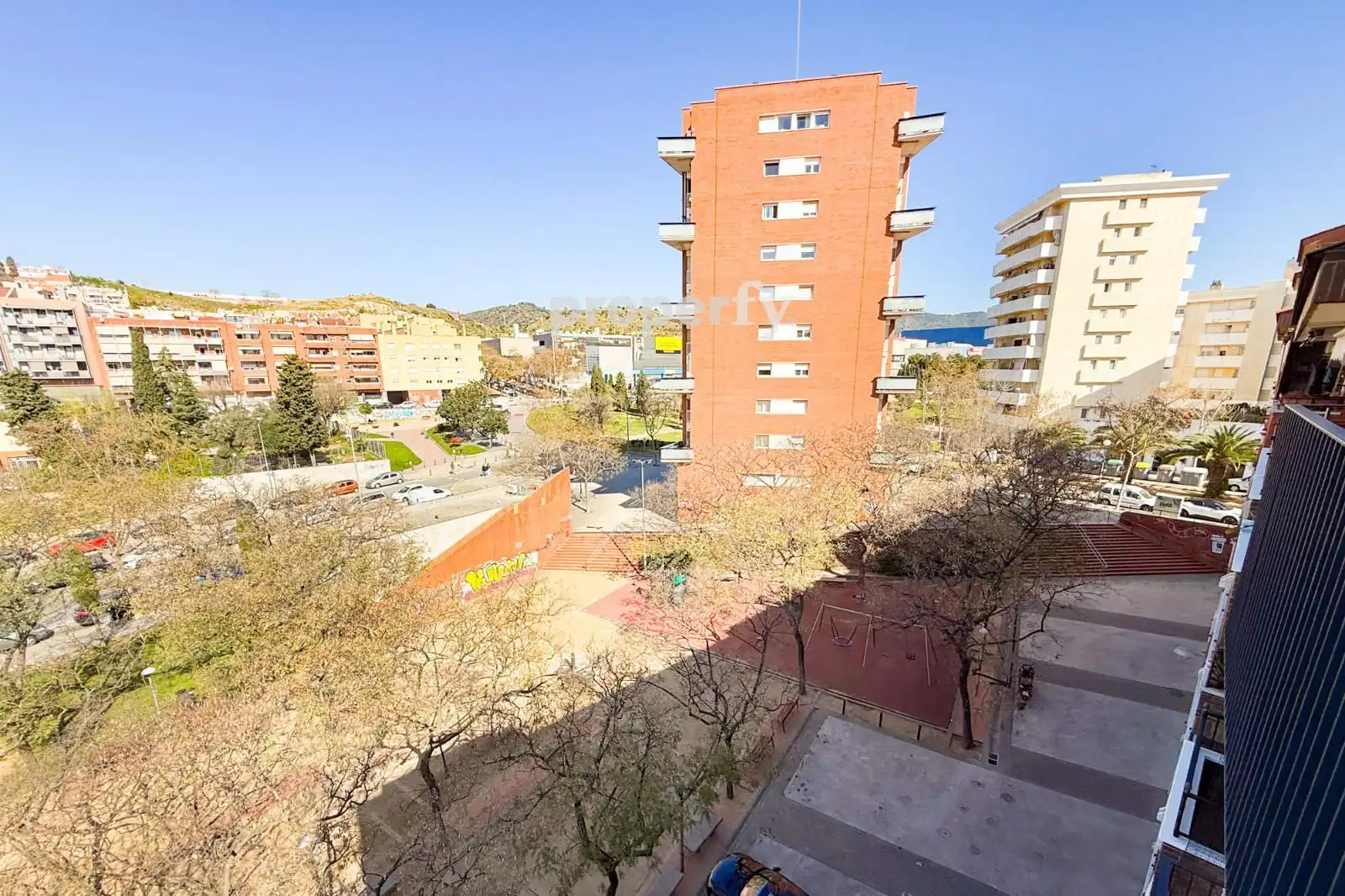 Außenansicht von Maisonette zum Verkauf in Badalona mit Klimaanlage, Heizung und Parkett