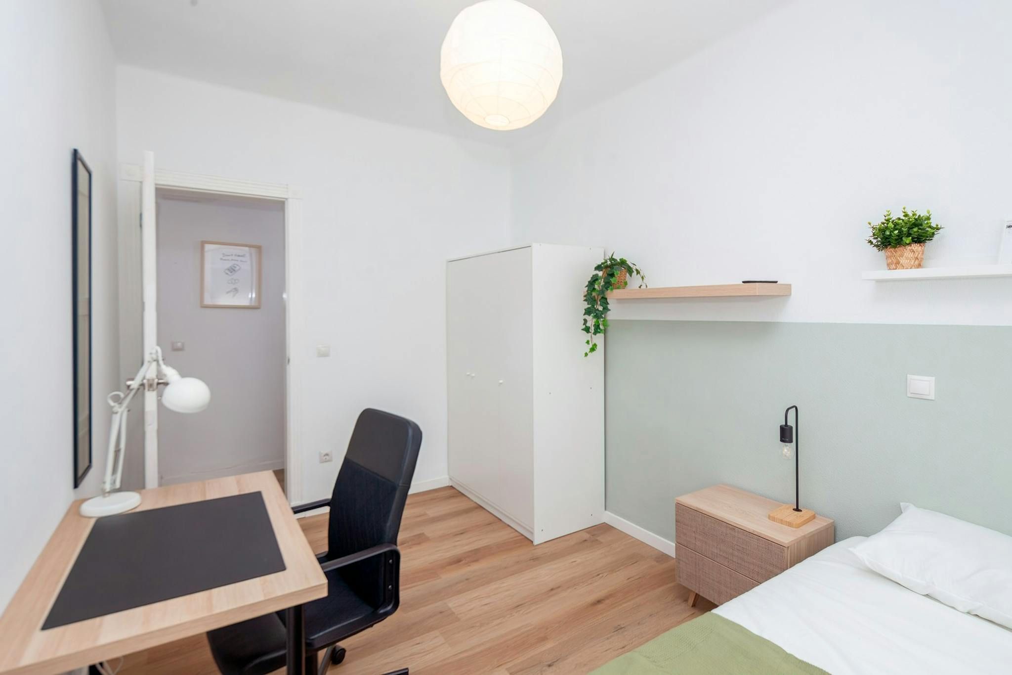 Bedroom of Flat to share in  Valencia Capital  with Furnished, Washing machine and TV