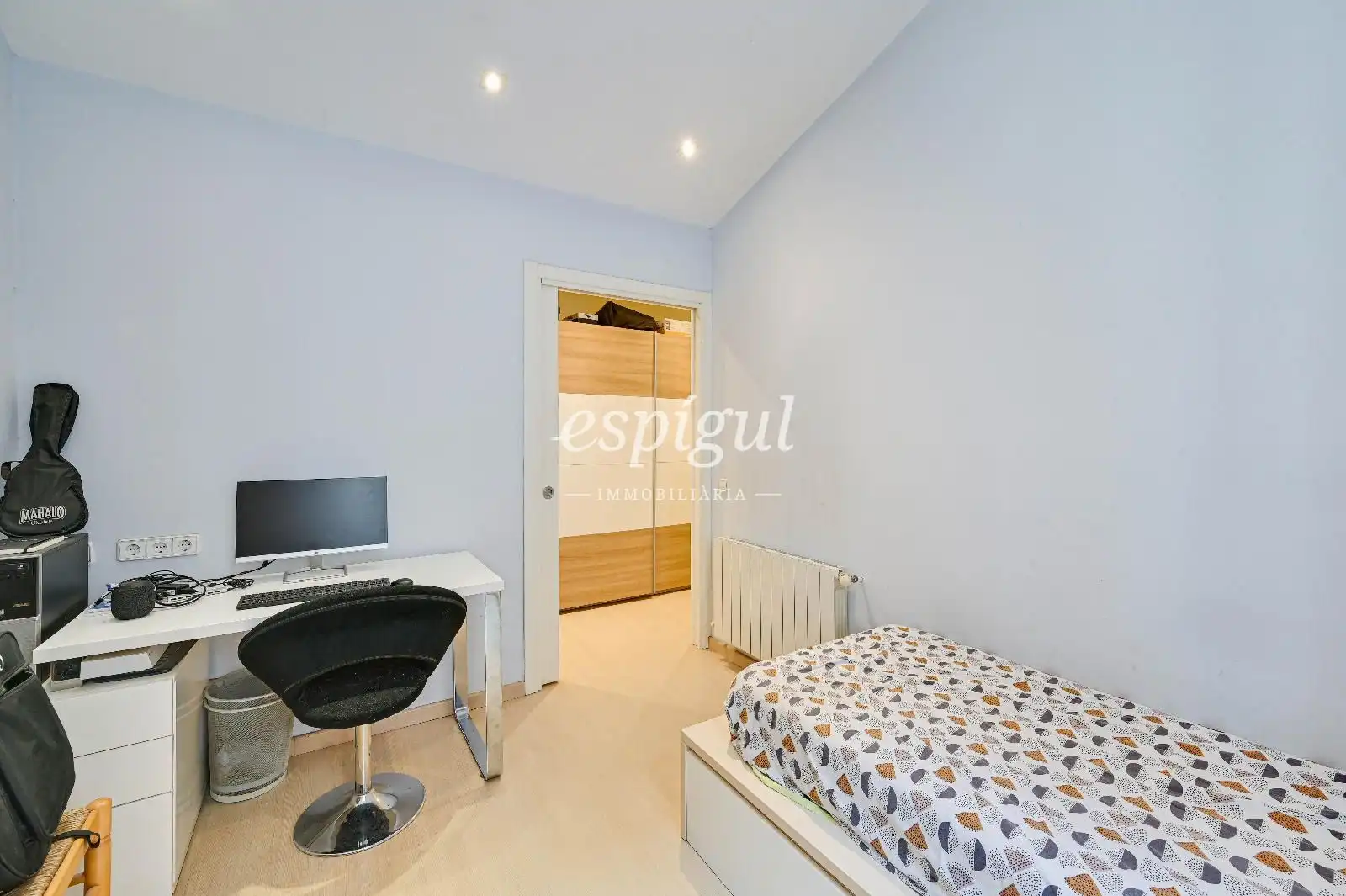 Habitación de Piso en venta en Girona con Calefacción, Terraza y Amueblado
