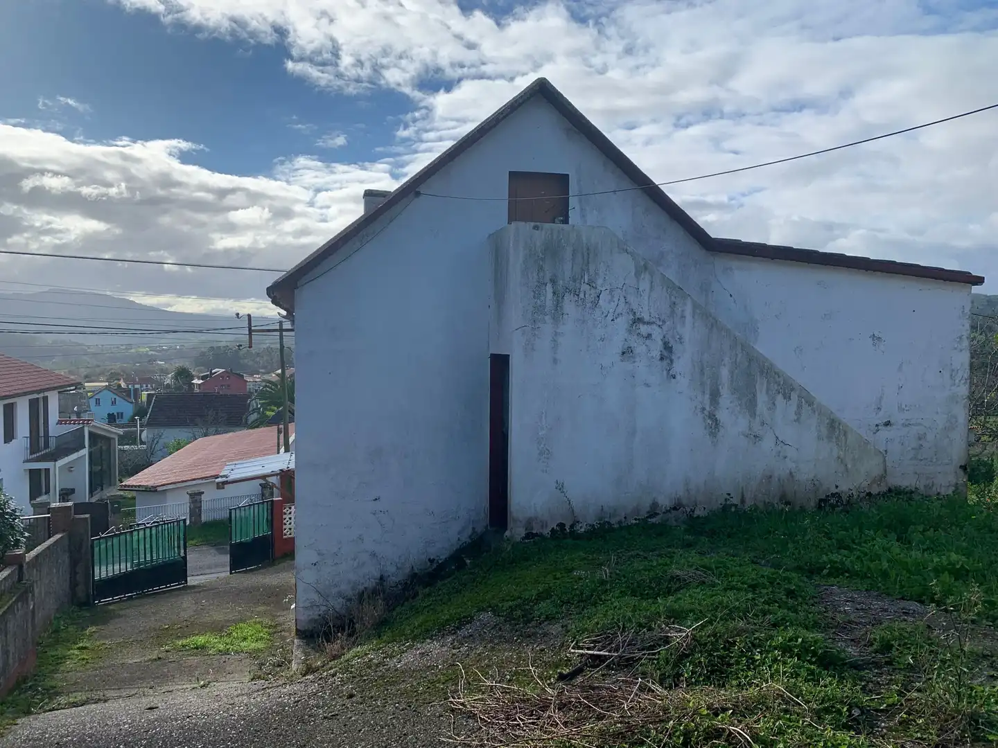 Vista exterior de Casa o xalet en venda en Narón amb Jardí privat