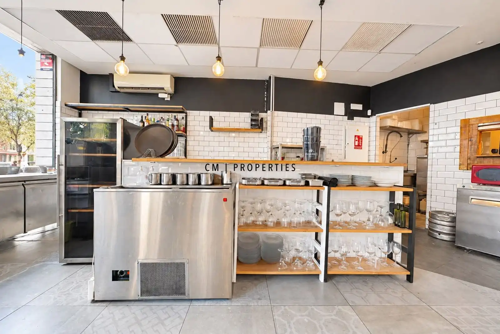 Kitchen of Commercial properties for rent in L'Eixample