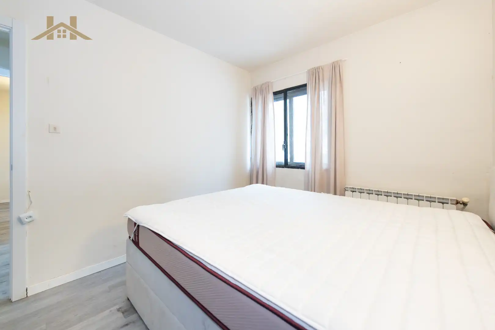 Habitación de Casa adosada en venta en Miraflores de la Sierra con Calefacción, Jardín privado y Trastero