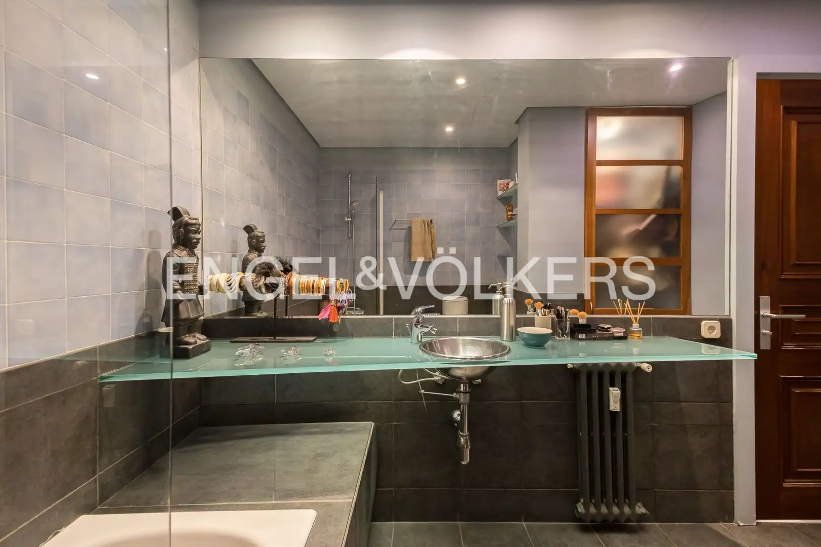 Bathroom of Flat for sale in Madrid  with Air Conditioner, Heating and Private garden