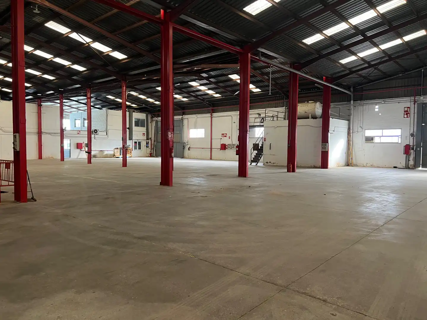 Nau industrial de lloguer en Quart de Poblet amb Alarma