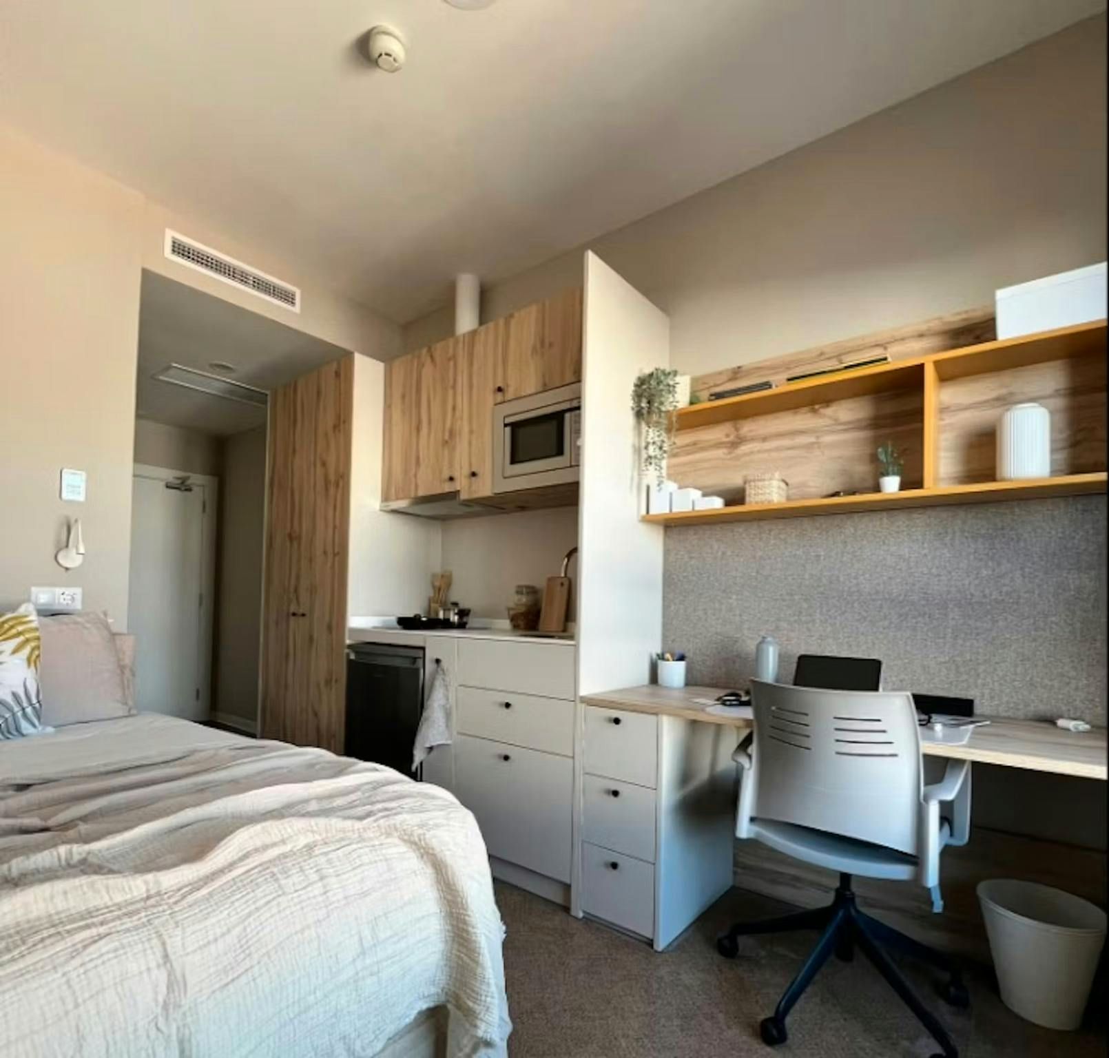 Dormitori de Pis de lloguer en  Valencia Capital amb Aire condicionat, Calefacció i Balcó