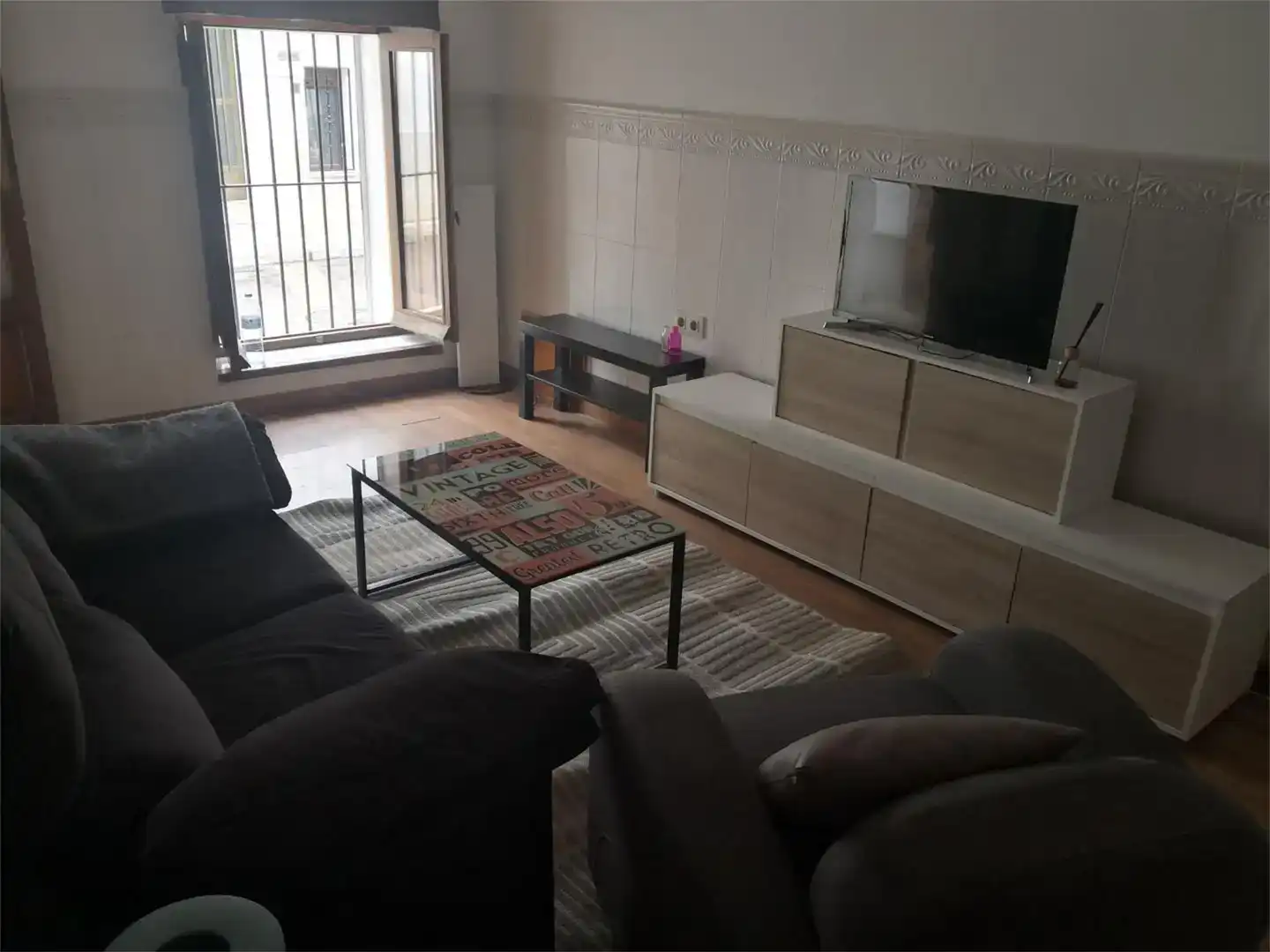 Sala d'estar de Casa adosada en venda en Malpartida de Cáceres amb Aire condicionat, Moblat i Balcó