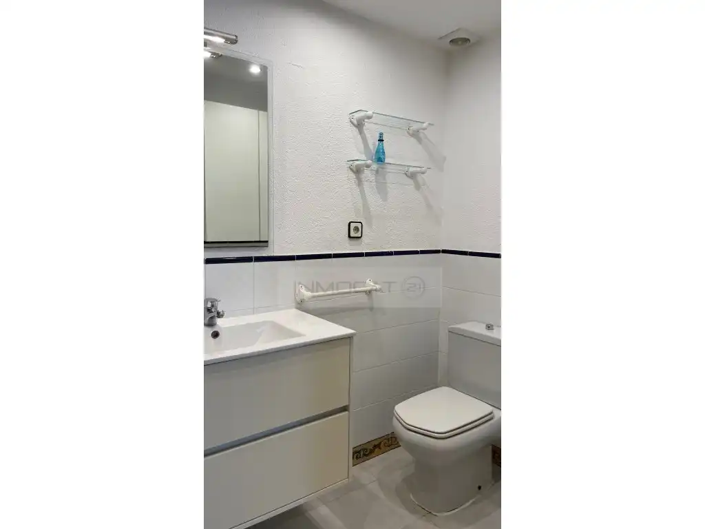 Badezimmer von Einfamilien-Reihenhaus zum Verkauf in Sitges mit Heizung, Terrasse und Möbliert