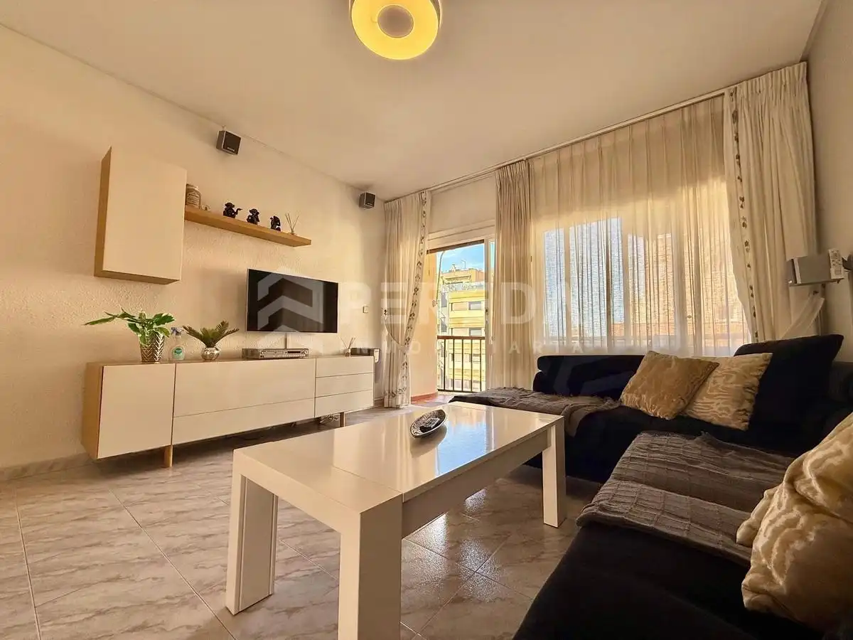 Sala de estar de Apartamento en venta en Roquetas de Mar con Aire acondicionado, Jardín privado y Amueblado