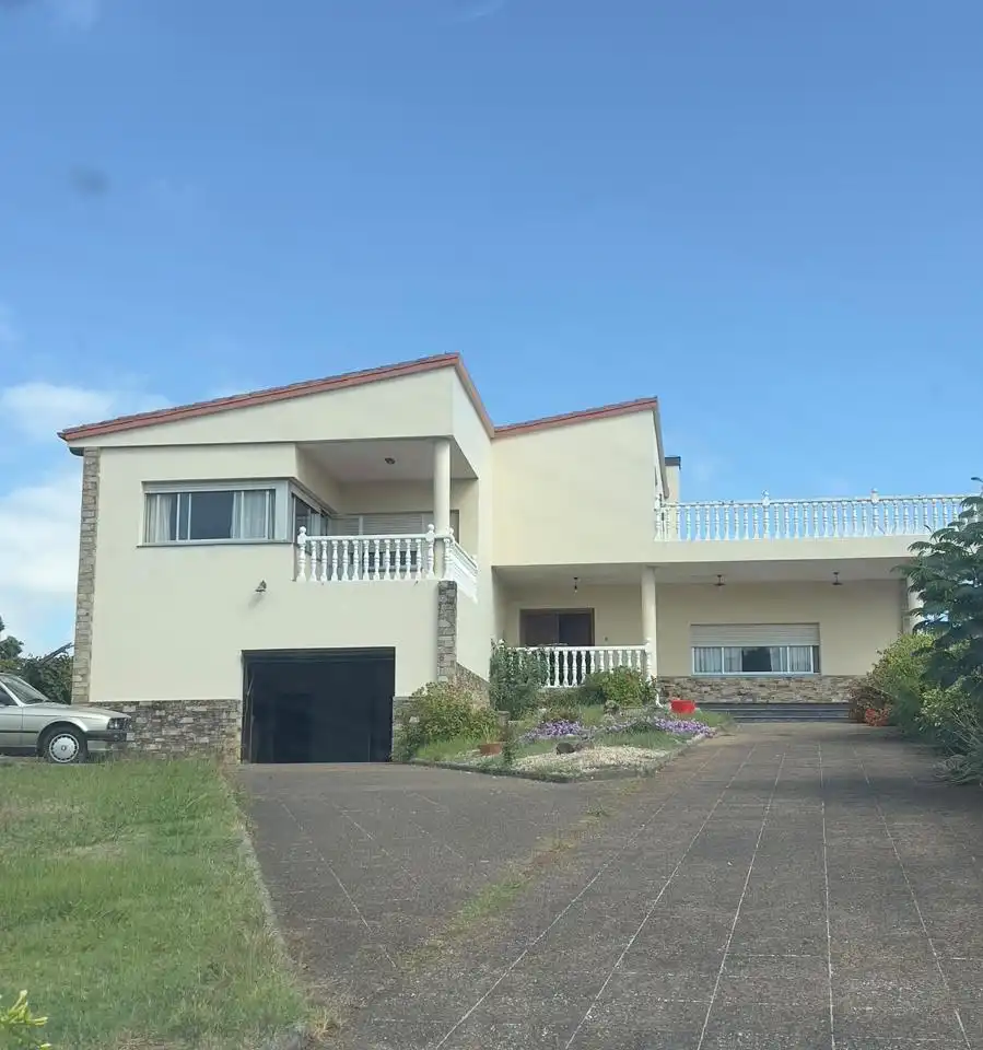 House with pool for sale in Aldea Lamela