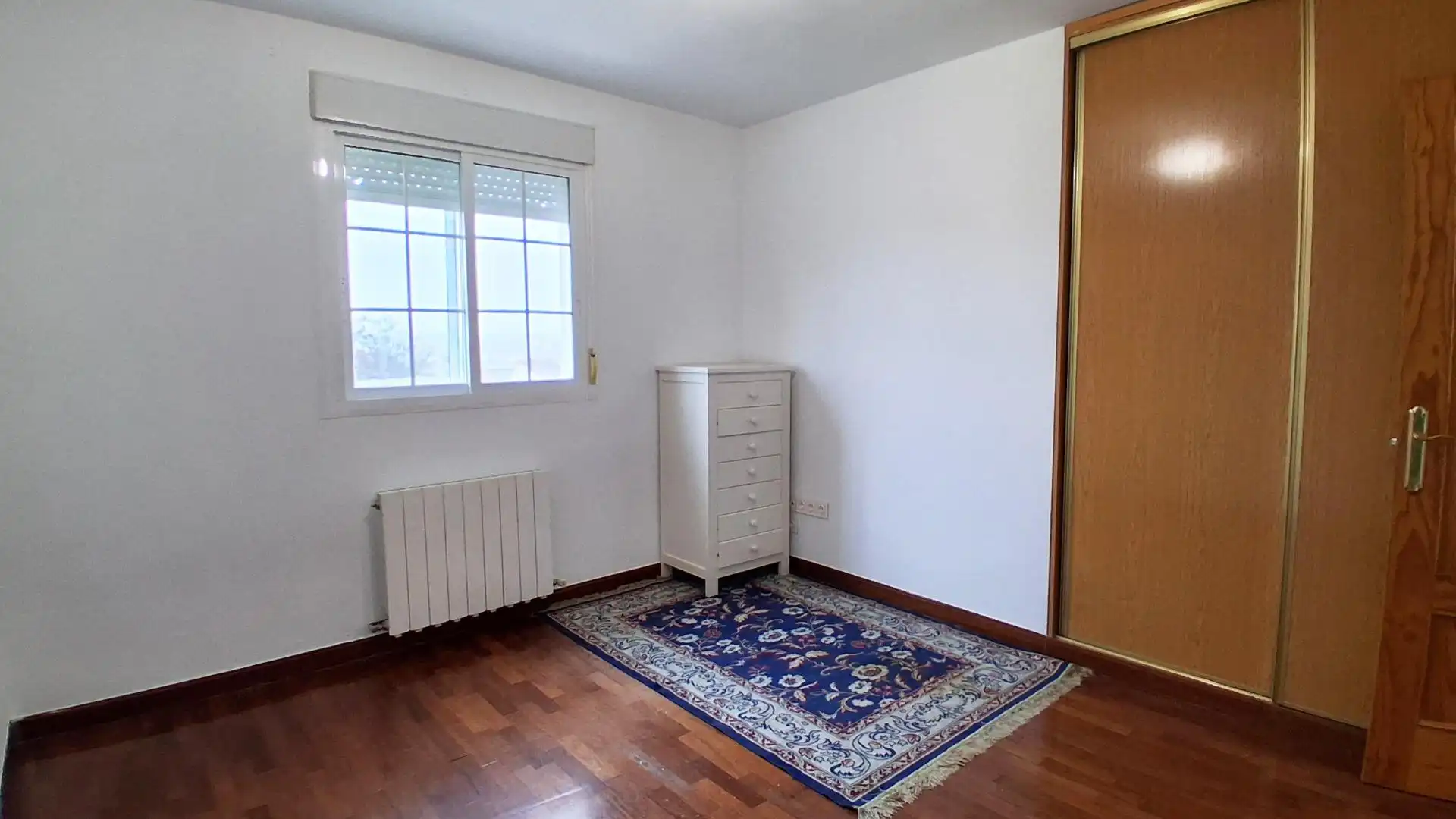 Schlafzimmer von Einfamilien-Reihenhaus zum Verkauf in Cabrerizos mit Heizung, Abstellraum und Schwimmbad