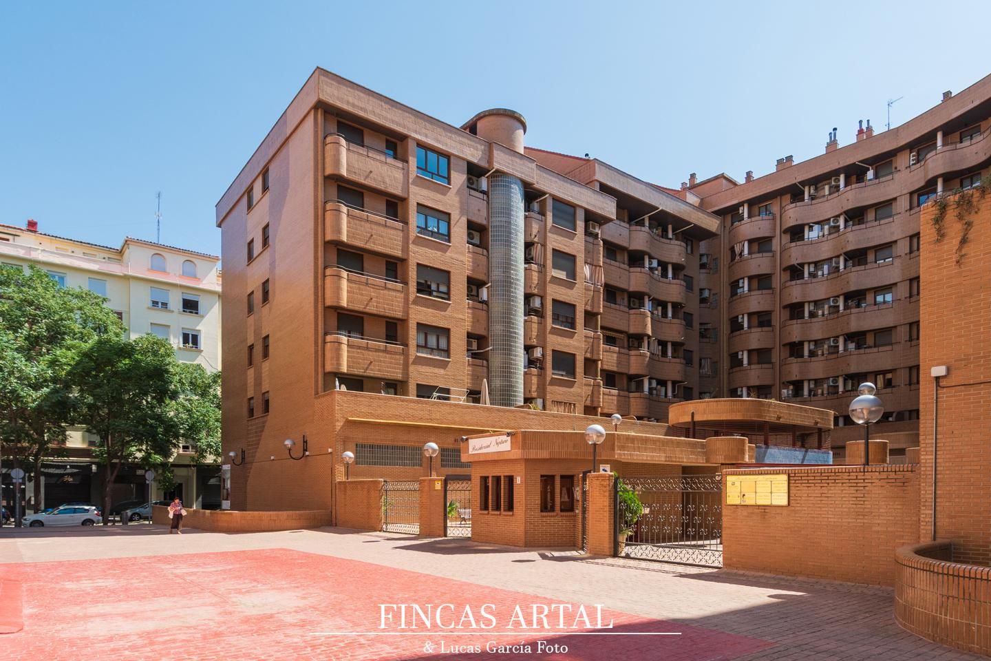 Exterior view of Flat for sale in  Zaragoza Capital  with Air Conditioner, Heating and Parquet flooring