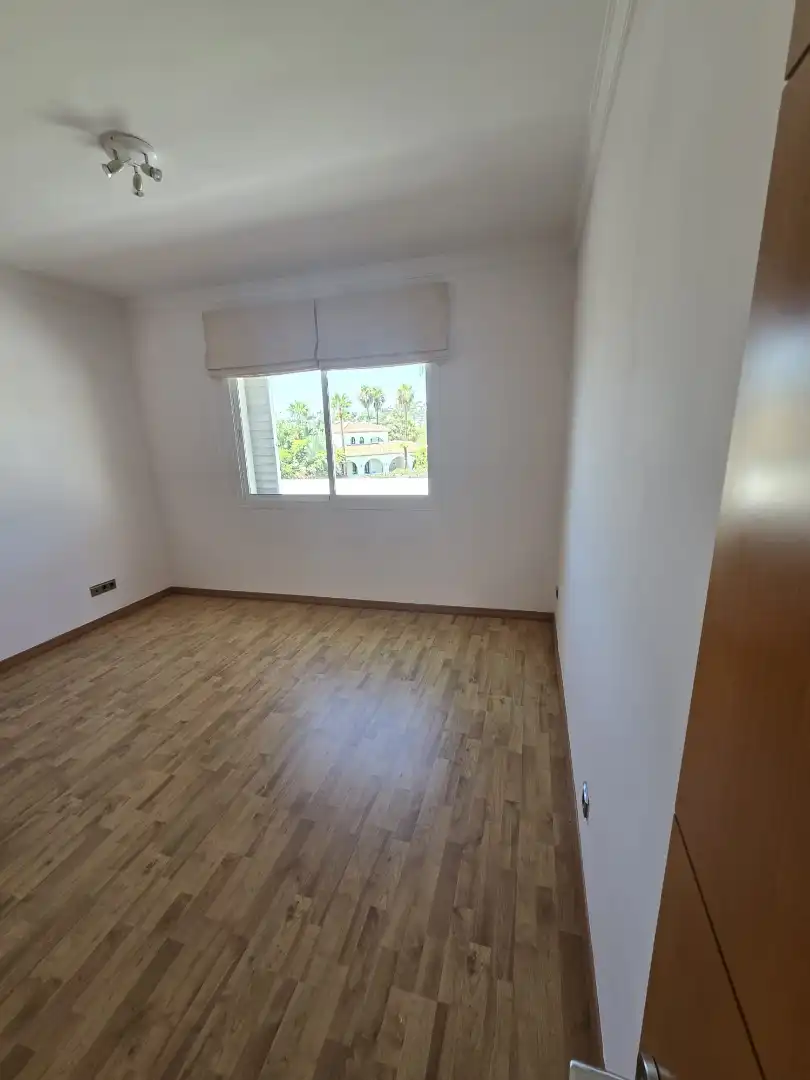 Habitación de Apartamento de alquiler en Marbella con Aire acondicionado, Calefacción y Parquet
