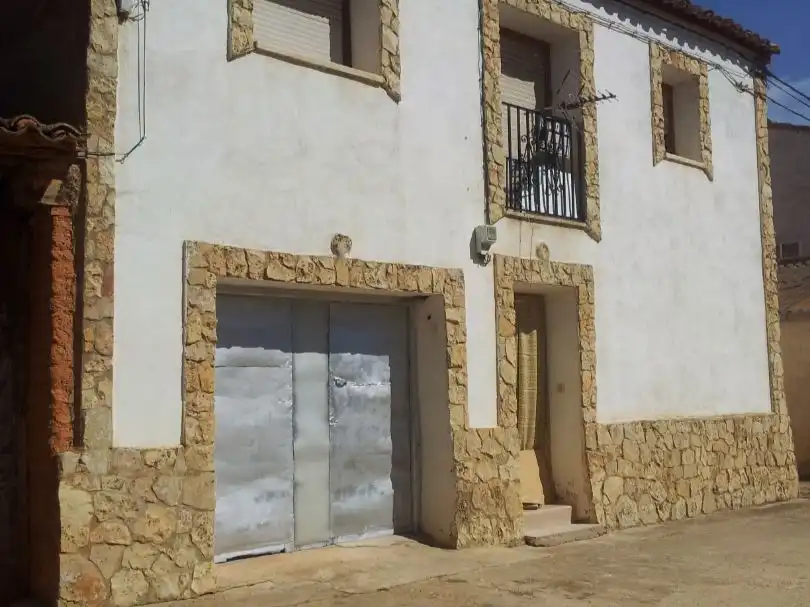 Vista exterior de Casa o xalet en venda en Santa María de Huerta amb Calefacció, Moblat i Forn