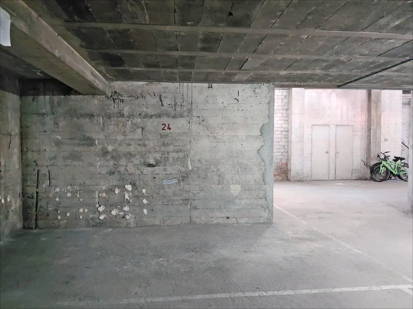 Parking de Piso en venta en Pontevedra Capital  con Calefacción y Trastero